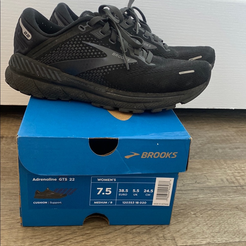 Brooks Black Athletic Running Shoes with Cushioned Support